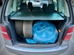 VW Touran Обслужен/Регистриран/Реални километри, снимка 11