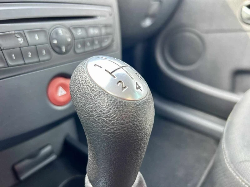 Renault Clio 1.2i 137000км., снимка 13 - Автомобили и джипове - 52696143