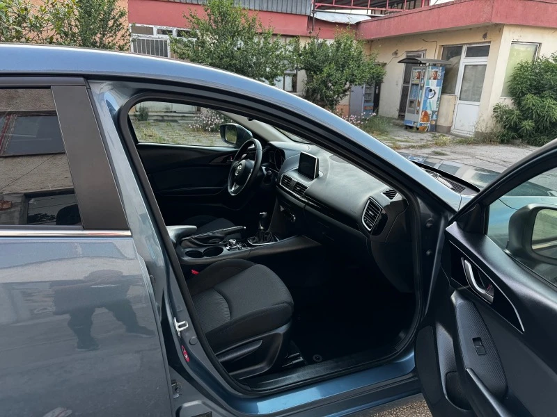 Mazda 3 2.0i Exclusive, снимка 11 - Автомобили и джипове - 46191717