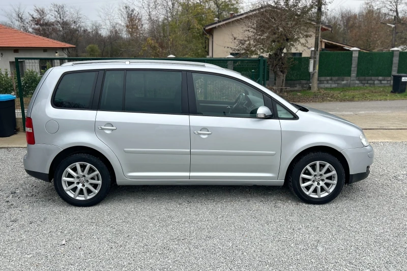 VW Touran 1.9TDI 105кс КЛИМАТРОНИК, снимка 8 - Автомобили и джипове - 47981245