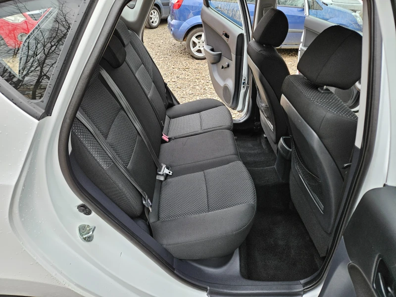 Hyundai I30 1.4 бензин 105кс facelifte, снимка 11 - Автомобили и джипове - 49496382