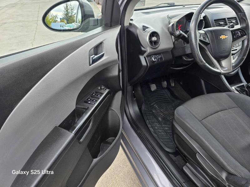 Chevrolet Aveo 1.6, снимка 8 - Автомобили и джипове - 53028870