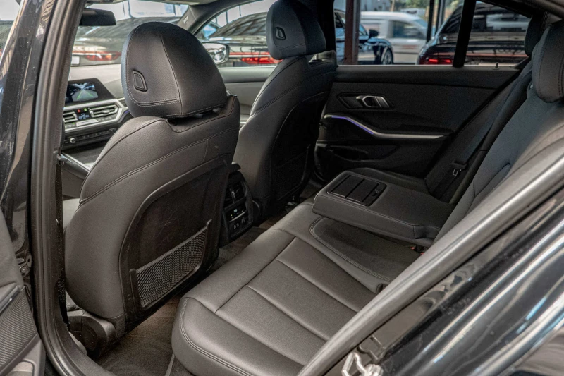 BMW 330 xDrive/PDC/Sport Gearbox/Sport Line/Active Guard, снимка 8 - Автомобили и джипове - 51922327