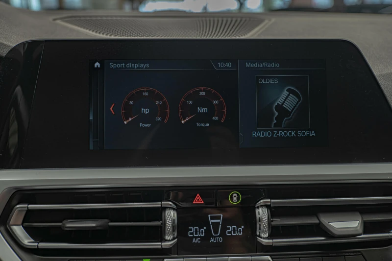 BMW 330 xDrive/PDC/Sport Gearbox/Sport Line/Active Guard, снимка 13 - Автомобили и джипове - 51922327