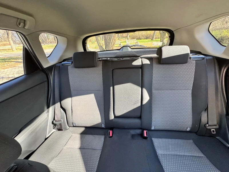 Toyota Auris 1.8 HYBRID , снимка 10 - Автомобили и джипове - 52505312