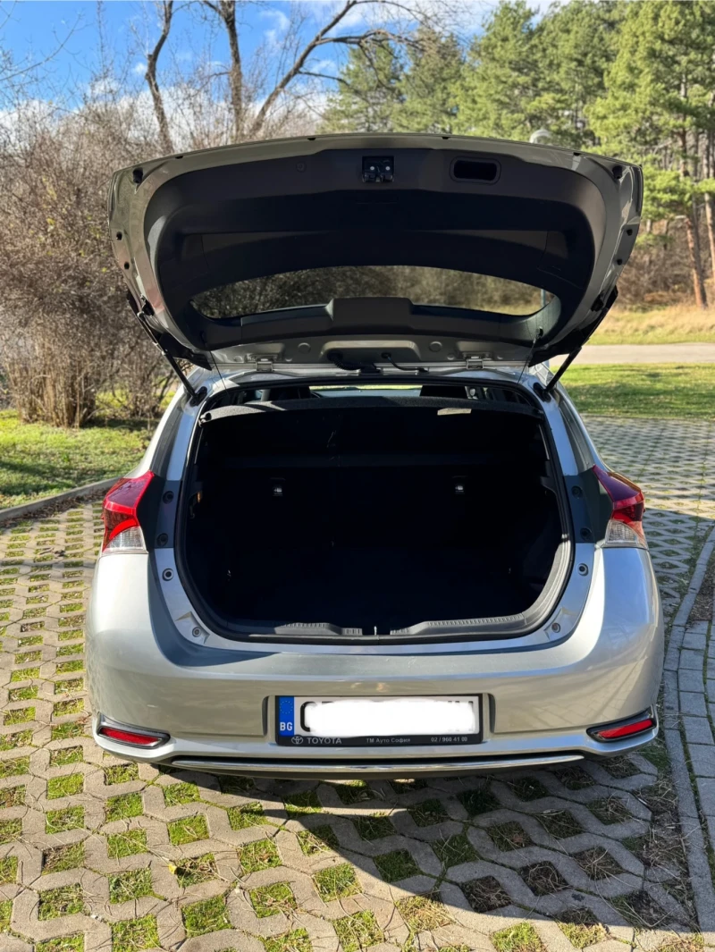 Toyota Auris 1.8 HYBRID , снимка 12 - Автомобили и джипове - 52505312