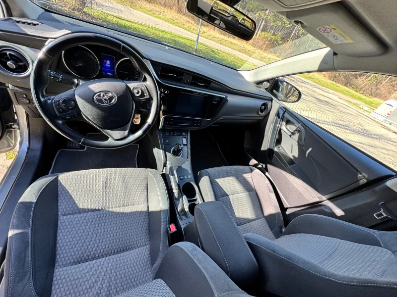 Toyota Auris 1.8 HYBRID , снимка 11 - Автомобили и джипове - 52505312