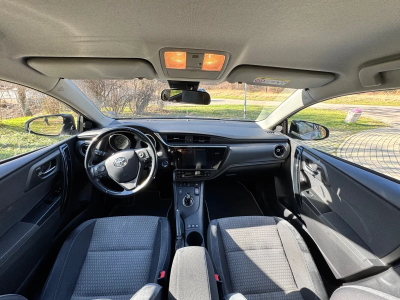 Toyota Auris 1.8 HYBRID , снимка 9 - Автомобили и джипове - 52505312