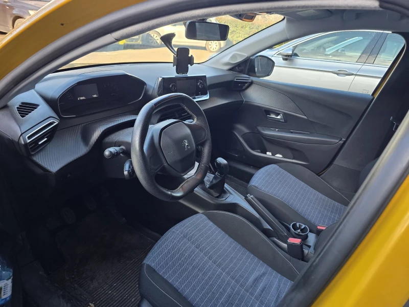 Peugeot 208, снимка 8 - Автомобили и джипове - 52711273