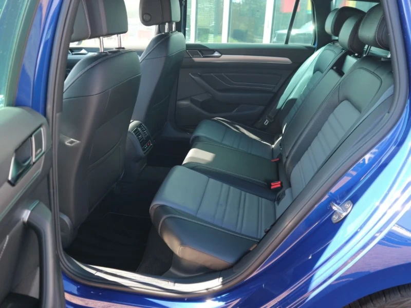 VW Passat Variant* 2.0TDI* DSG* R-LINE* Massage, снимка 6 - Автомобили и джипове - 53453656