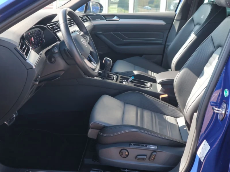VW Passat Variant* 2.0TDI* DSG* R-LINE* Massage, снимка 5 - Автомобили и джипове - 53453656