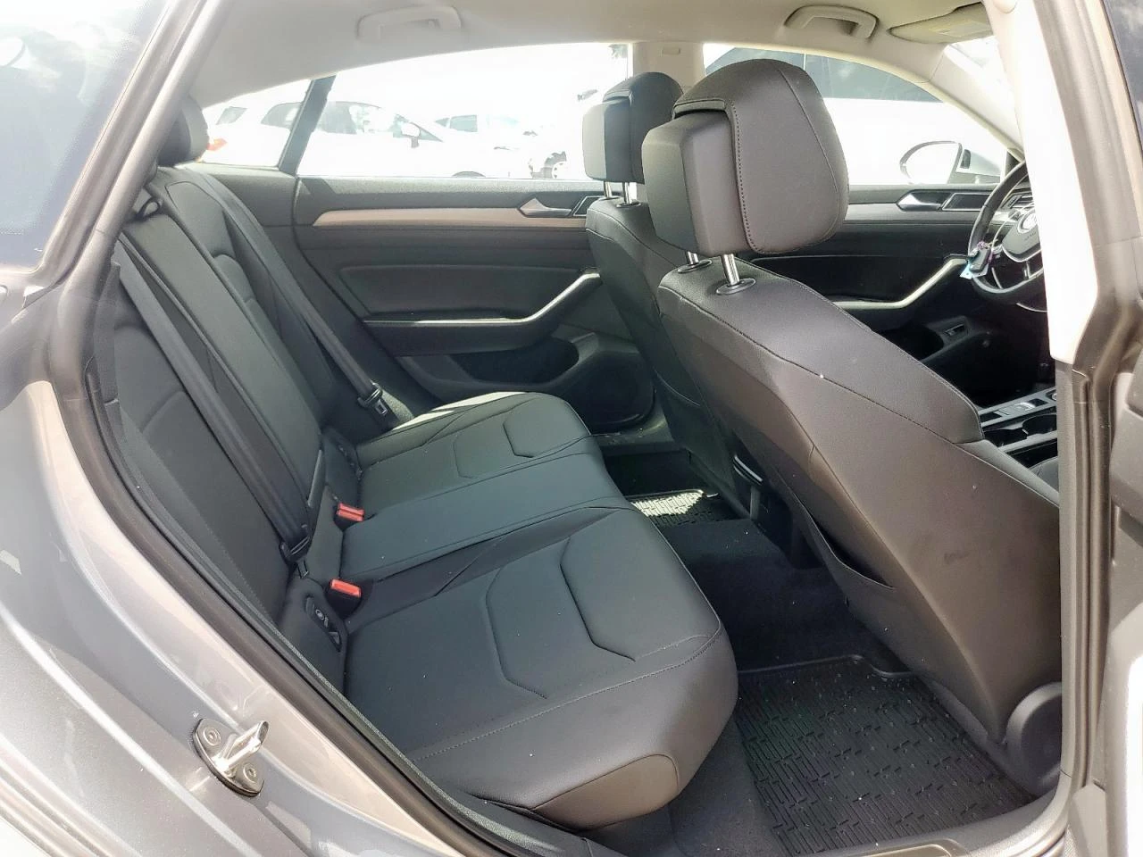VW Arteon SE 2.0L КОЖА/ПОДГРЕВИ/ЕЛ.СЕДАЛКИ - изображение 10