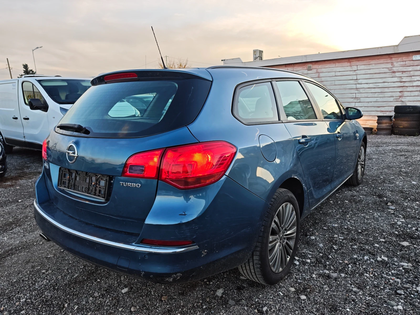 Opel Astra 1.4i Turbo Active Euro 5B - изображение 6