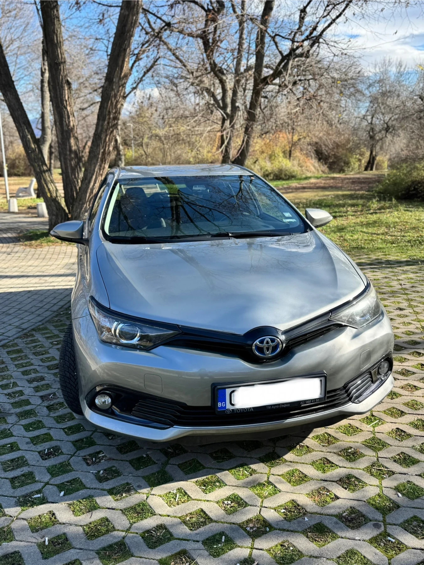Toyota Auris 1.8 HYBRID  - изображение 2