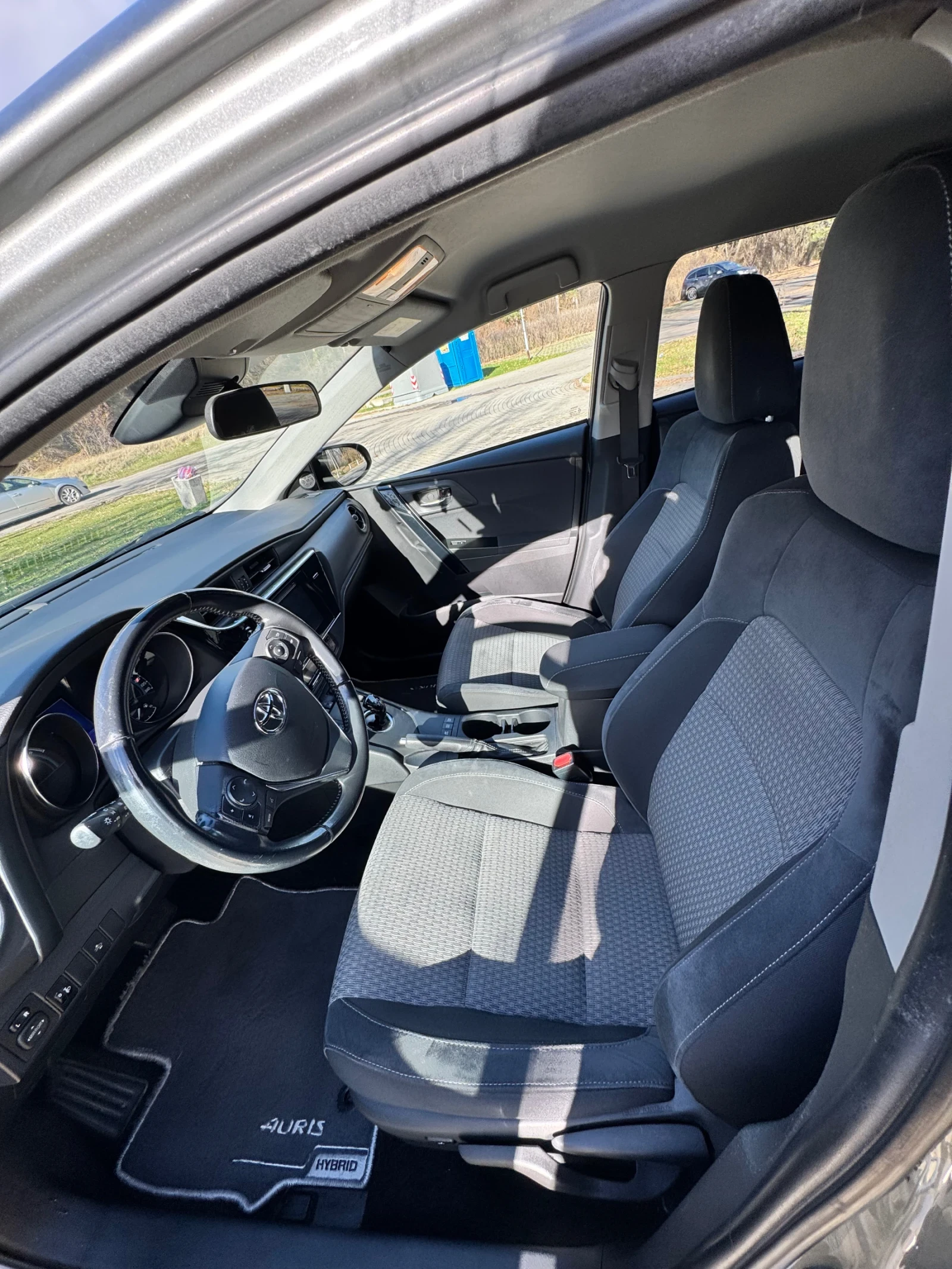 Toyota Auris 1.8 HYBRID  - изображение 8