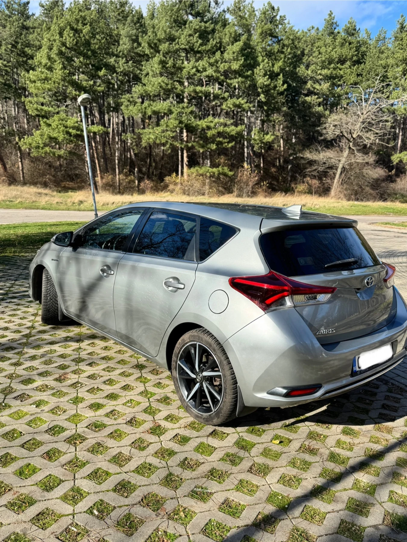 Toyota Auris 1.8 HYBRID  - изображение 7