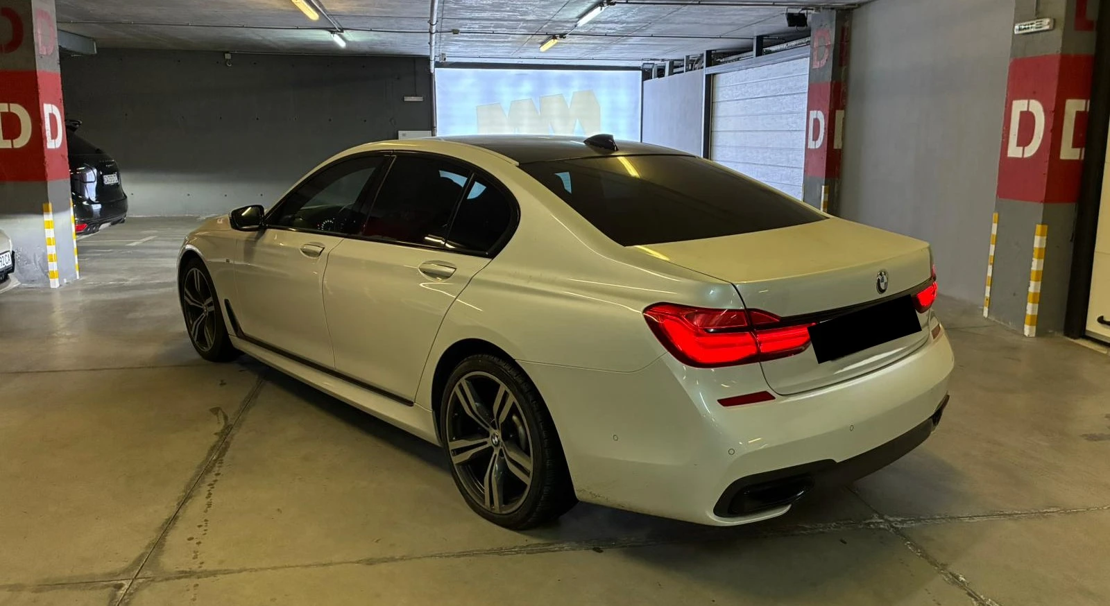 BMW 740 Mpack HuD Massage Вакум, снимка 2 - Автомобили и джипове - 53946269