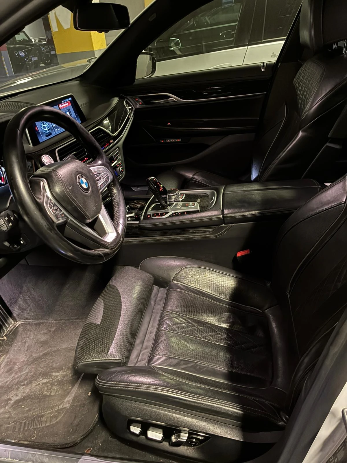 BMW 740 Mpack HuD Massage Вакум, снимка 8 - Автомобили и джипове - 53946269