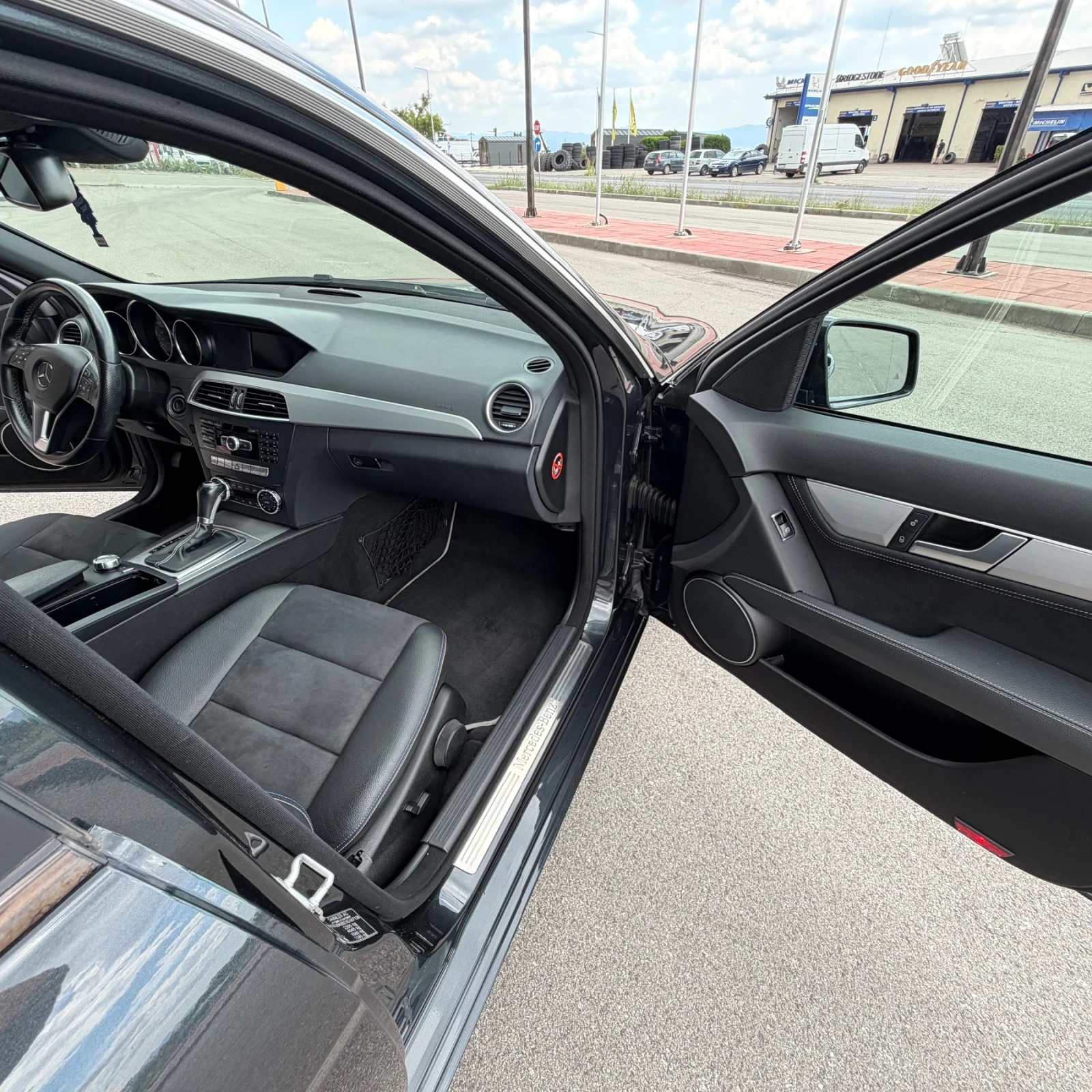 Mercedes-Benz C 220 170кс;АЛКАНТАРА-КОЖА;ПОДГРЕВ;ЕЛ. БАГАЖНИК;ТЕМПОМАТ, снимка 11 - Автомобили и джипове - 55315325