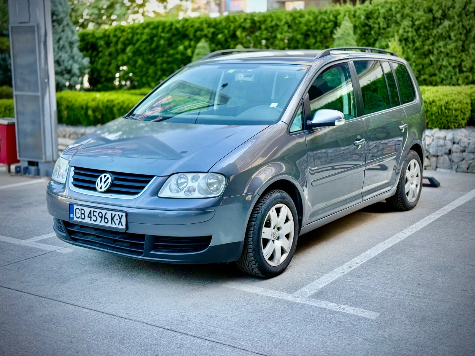 VW Touran Обслужен/Регистриран/Реални километри, снимка 2 - Автомобили и джипове - 55717302