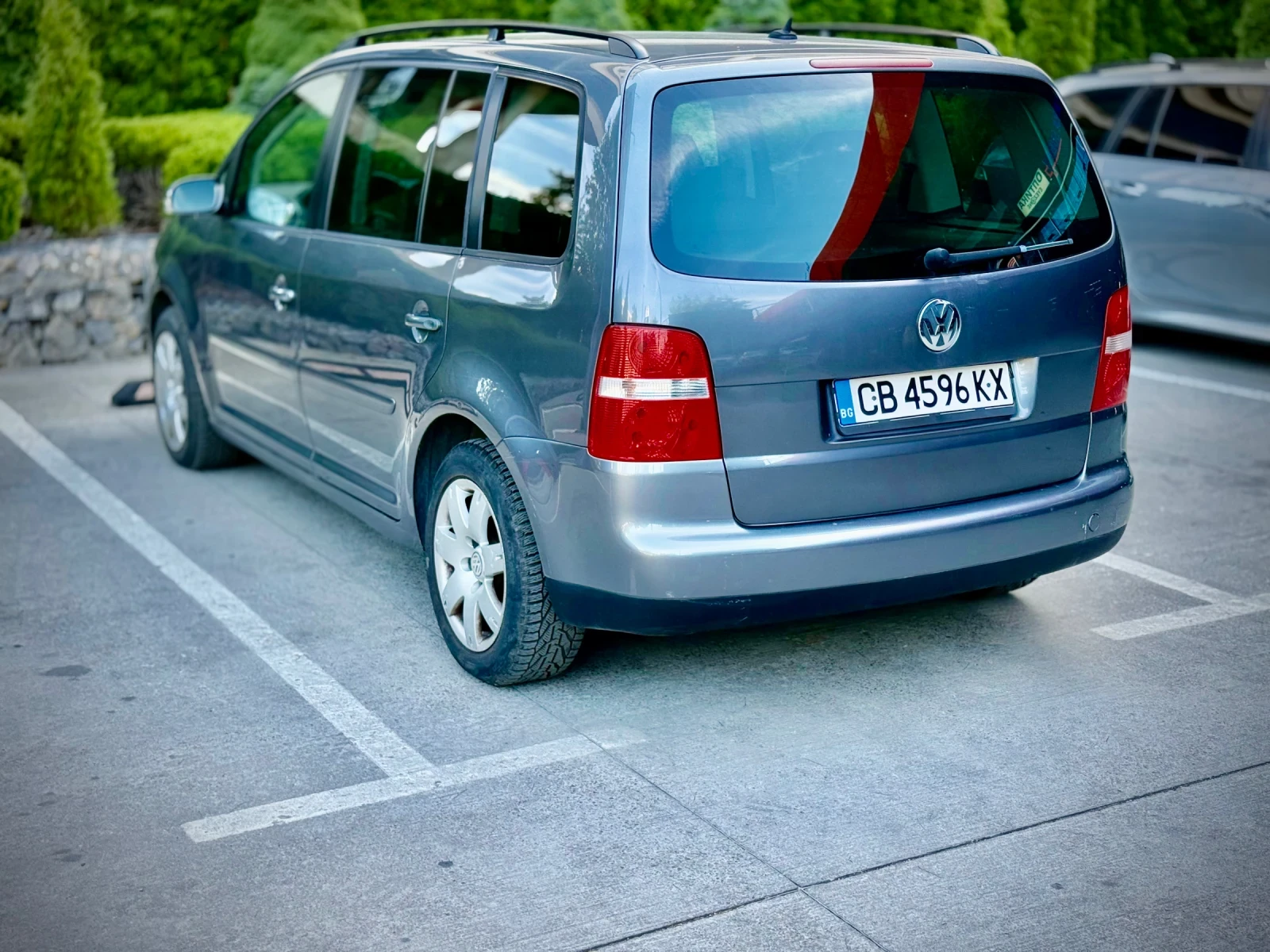 VW Touran Обслужен/Регистриран/Реални километри, снимка 6 - Автомобили и джипове - 55717302