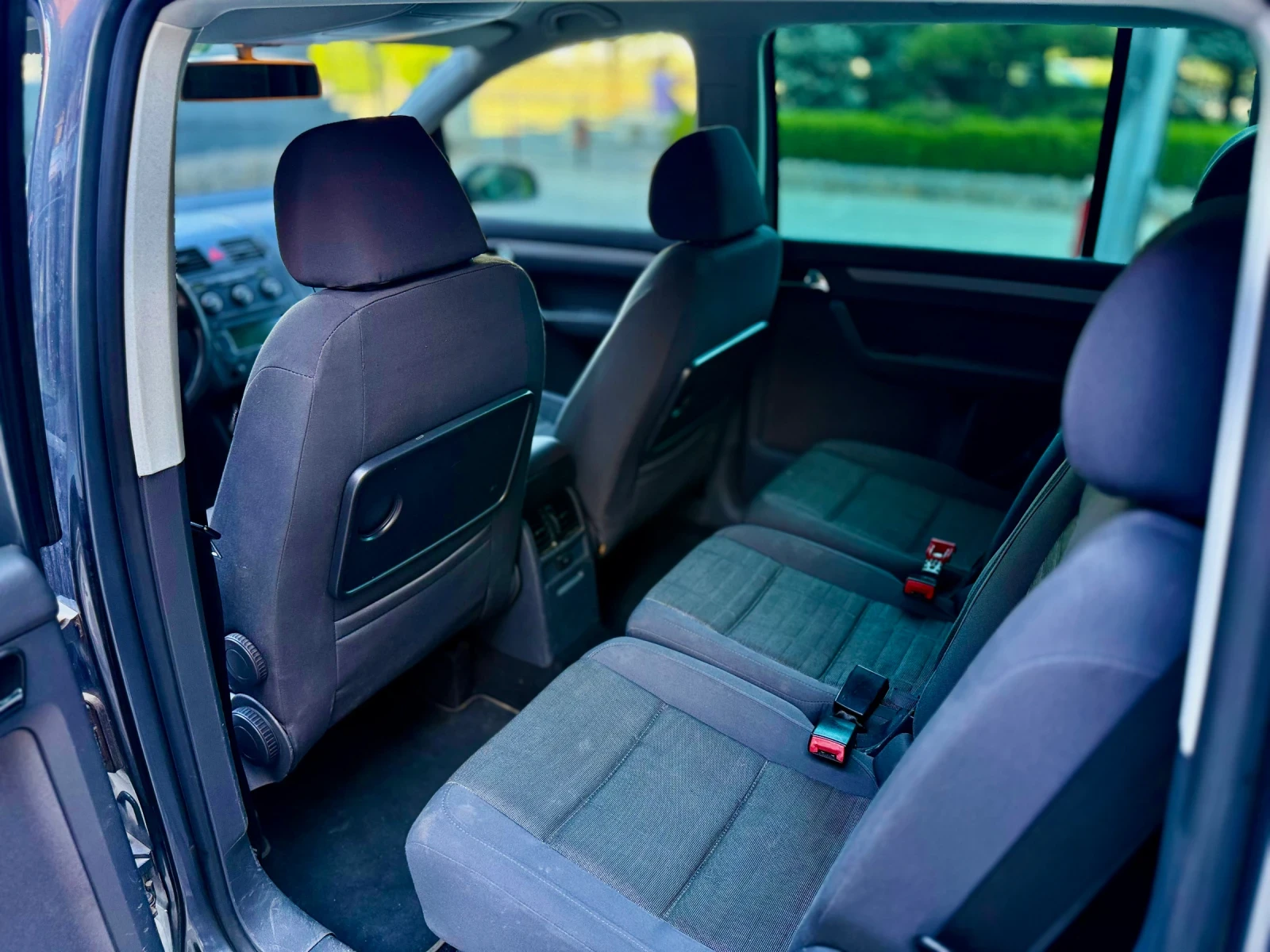 VW Touran Обслужен/Регистриран/Реални километри, снимка 10 - Автомобили и джипове - 55717302