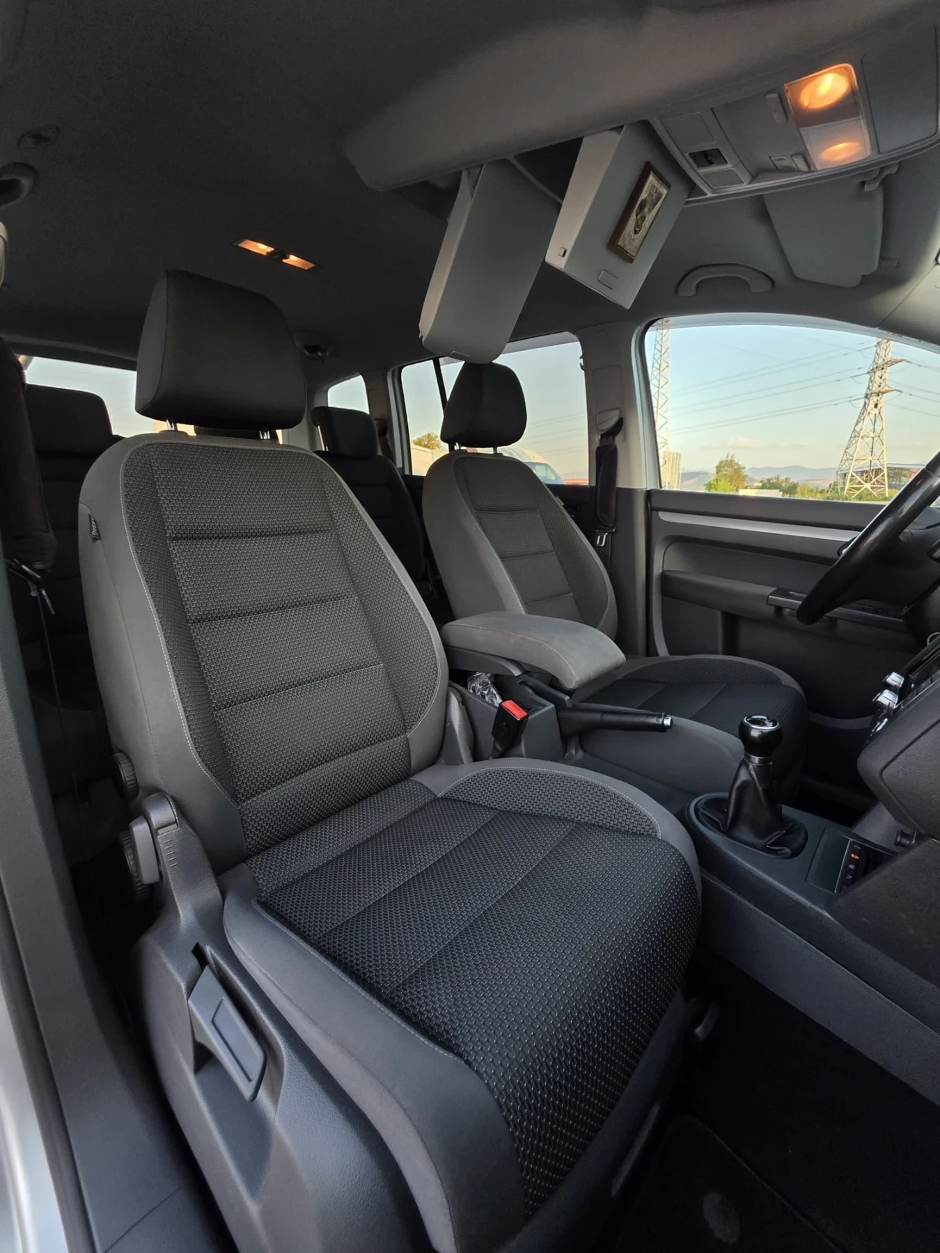 VW Touran 1.6TDI, снимка 10 - Автомобили и джипове - 55806582