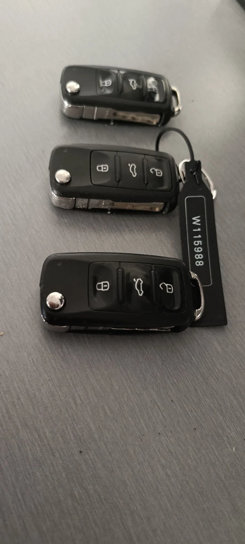 VW Touran 1.6TDI, снимка 14 - Автомобили и джипове - 55806582