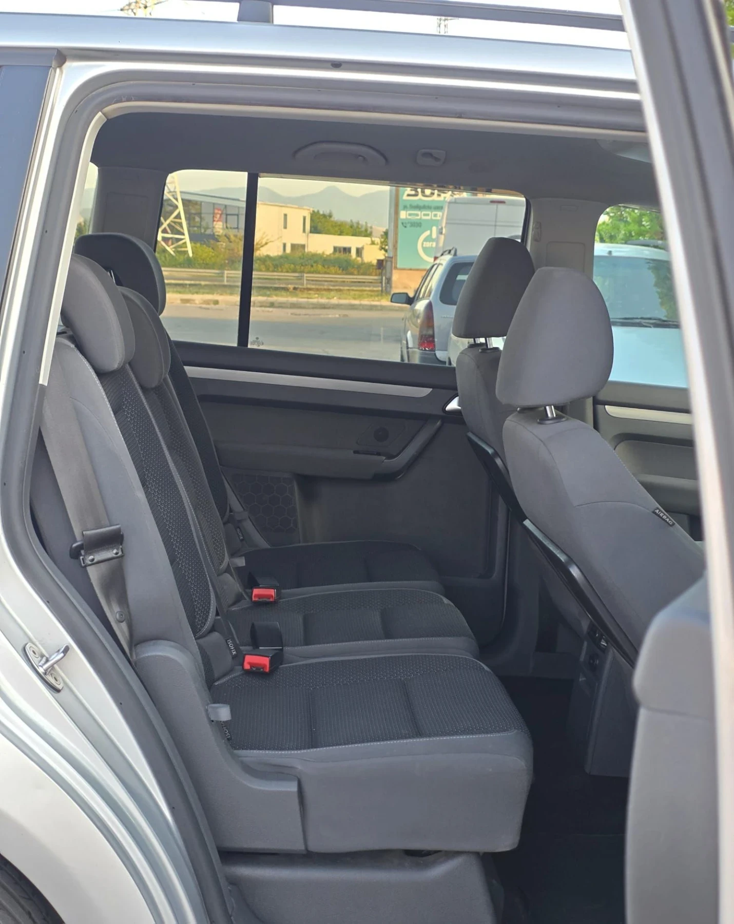 VW Touran 1.6TDI, снимка 11 - Автомобили и джипове - 55806582