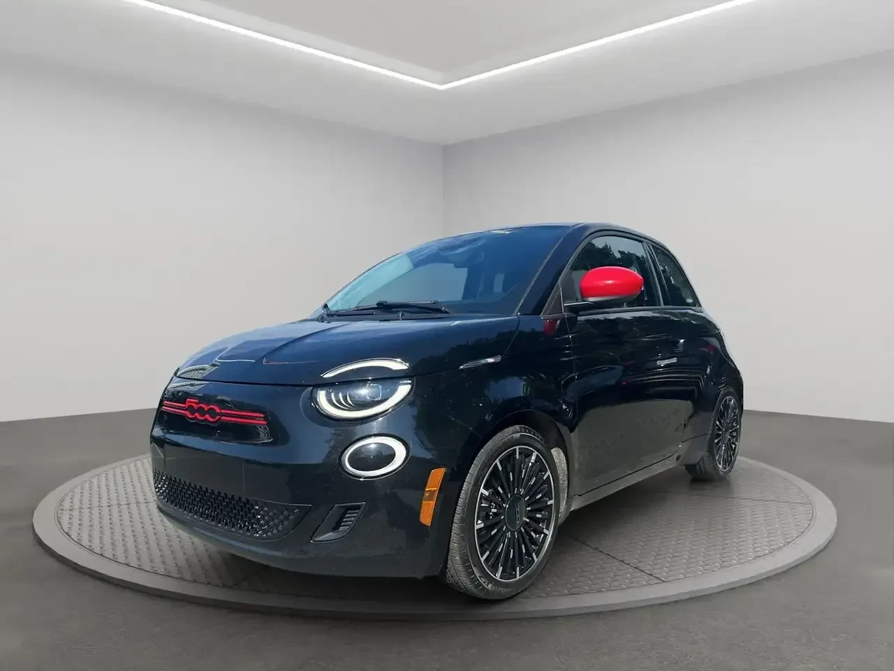 Fiat 500e ГОЛЯМАТА БАТЕРИЯ* CARPLAY* RED EDITION* УНИКАТ, снимка 2 - Автомобили и джипове - 55888638