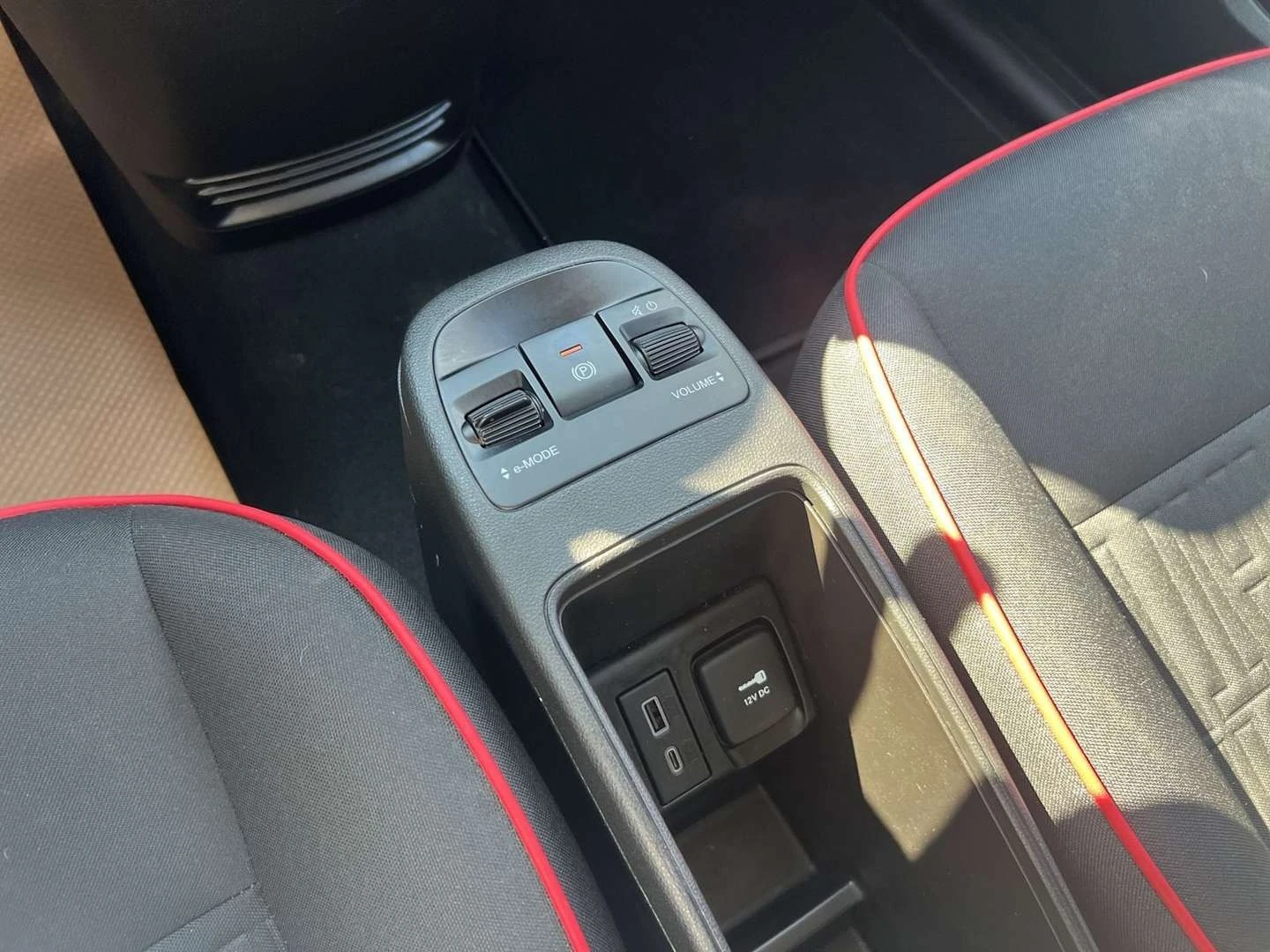 Fiat 500e ГОЛЯМАТА БАТЕРИЯ* CARPLAY* RED EDITION* УНИКАТ, снимка 11 - Автомобили и джипове - 55888638