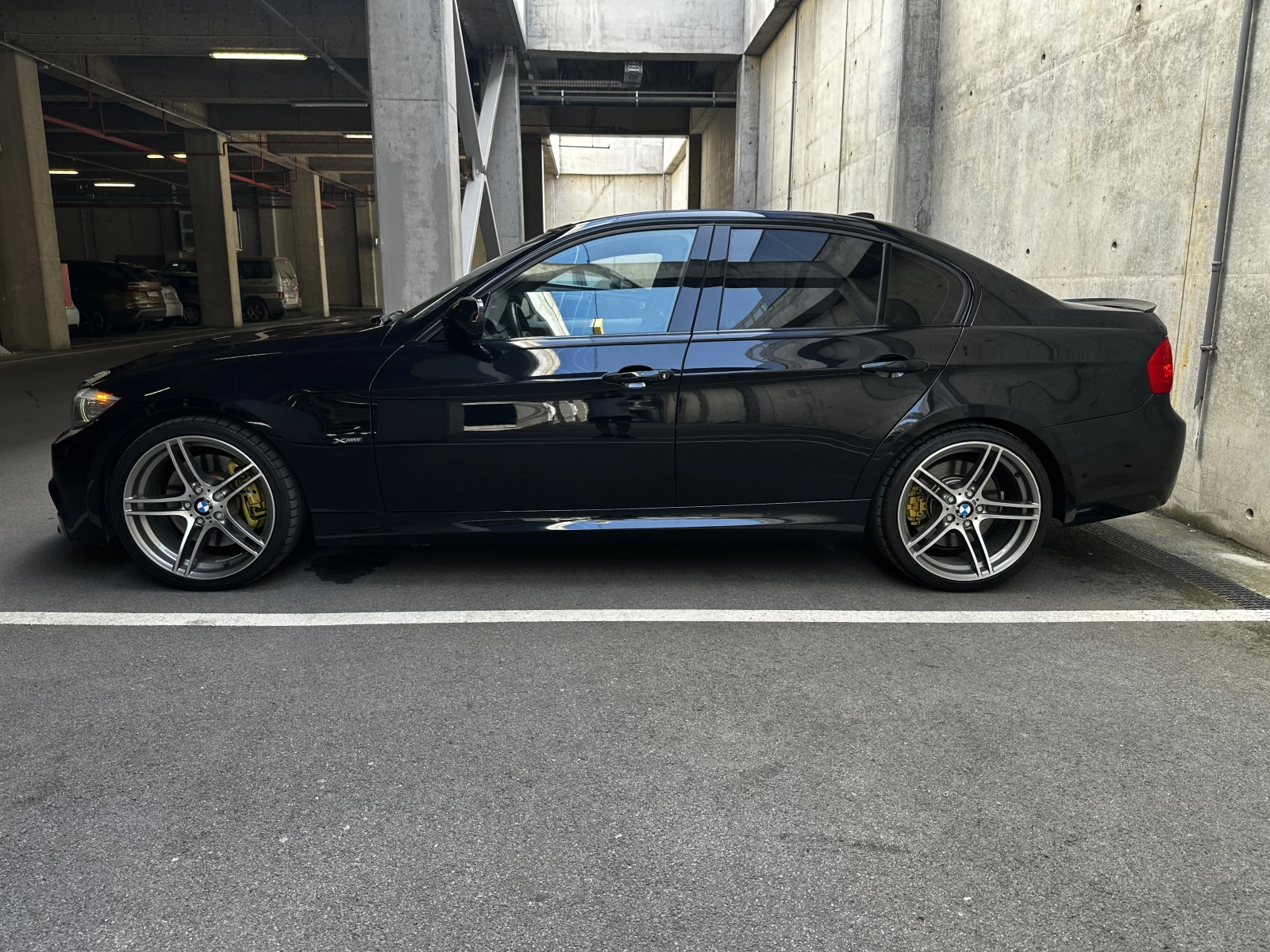 BMW 335 Individual Special Edition, снимка 3 - Автомобили и джипове - 55986395