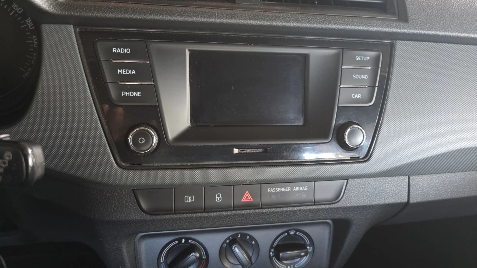 Skoda Fabia 1.0 Euro 6B, снимка 16 - Автомобили и джипове - 56410828