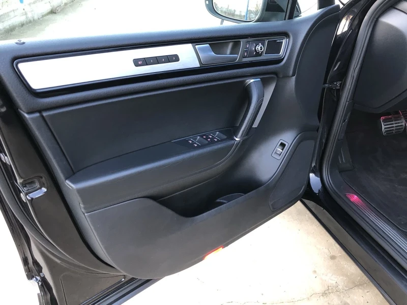 VW Touareg 3.0TD?/8speed/ПЕЧКА/FULL EKSTR?/TOP, снимка 13 - Автомобили и джипове - 52457703