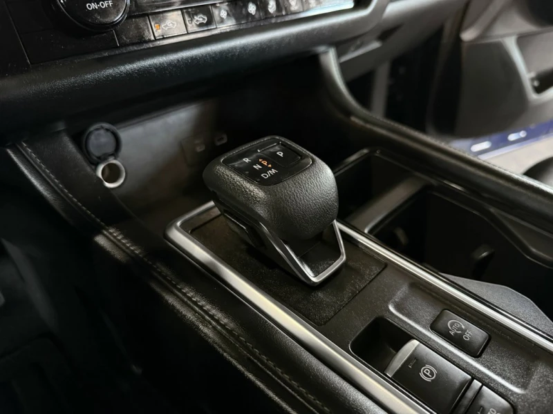 Nissan Pathfinder SL, снимка 11 - Автомобили и джипове - 53111449