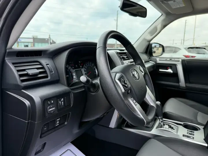 Toyota 4runner SR5* 1 собственик* Като нова* Кожа, снимка 10 - Автомобили и джипове - 55749890