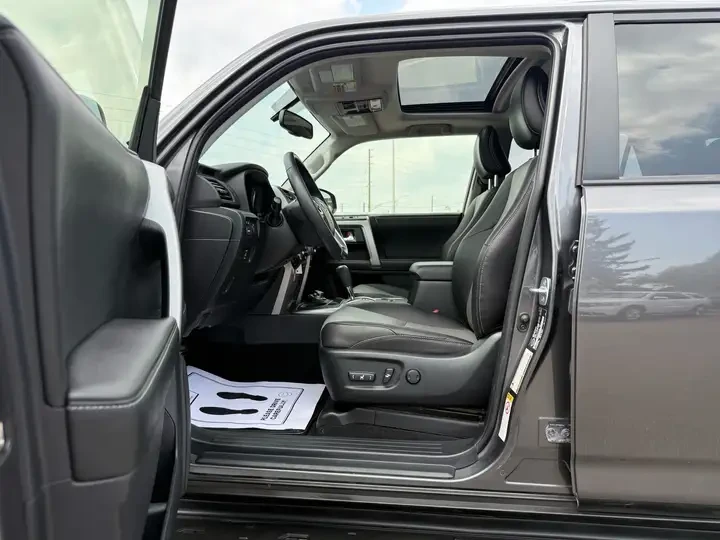 Toyota 4runner SR5* 1 собственик* Като нова* Кожа, снимка 9 - Автомобили и джипове - 55749890