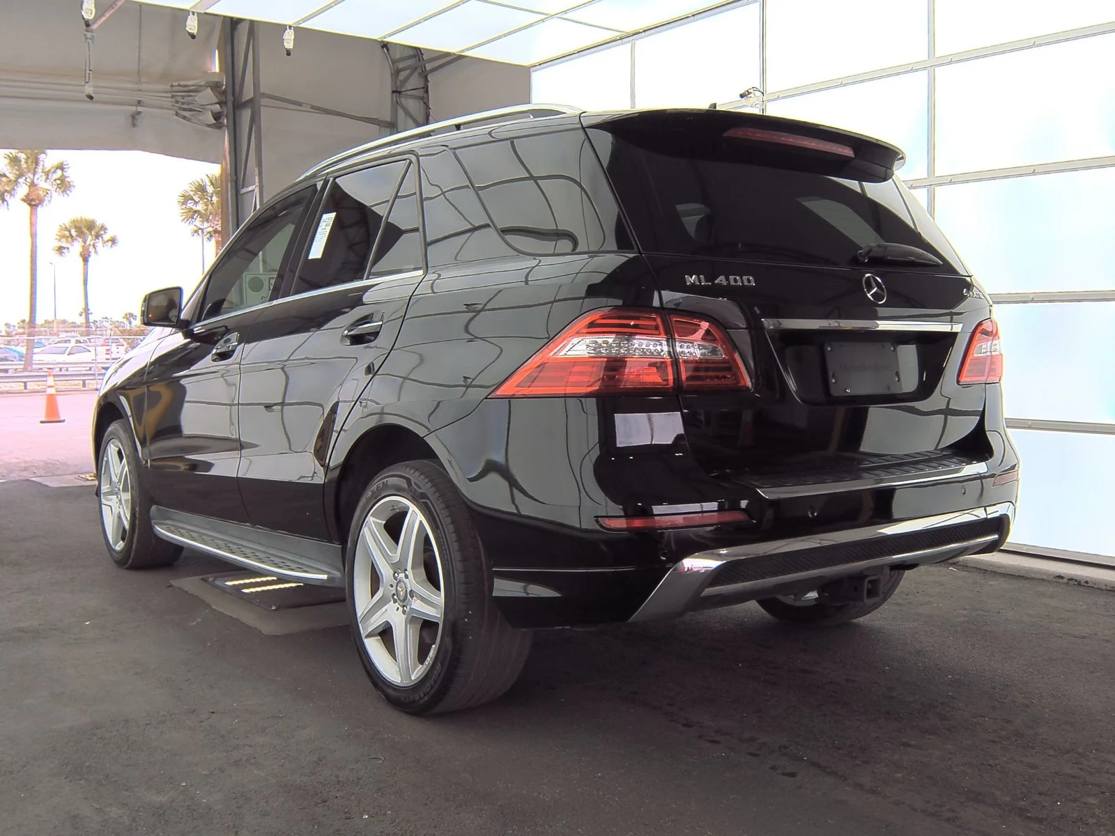 Mercedes-Benz ML 400 4MATIC DESIGNO* Harman* 360* Следене* Пано* М.точк - изображение 6