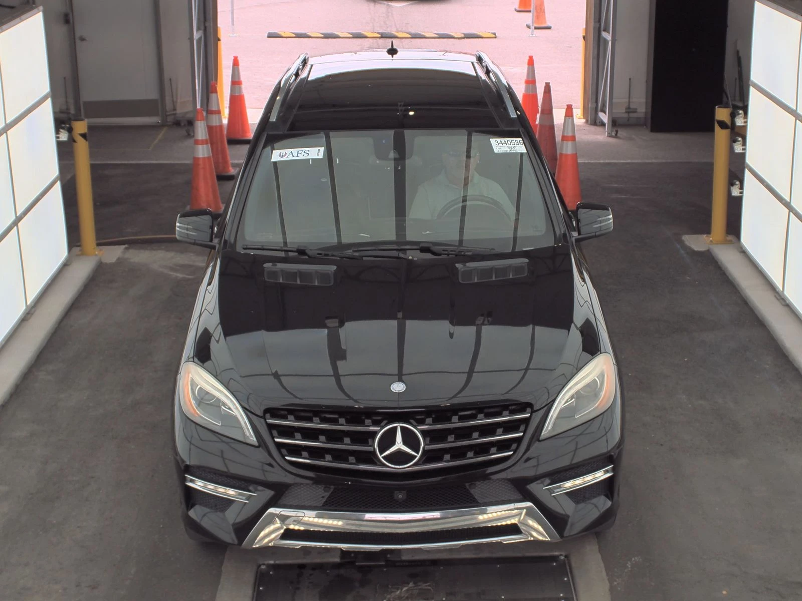 Mercedes-Benz ML 400 4MATIC DESIGNO* Harman* 360* Следене* Пано* М.точк - изображение 2