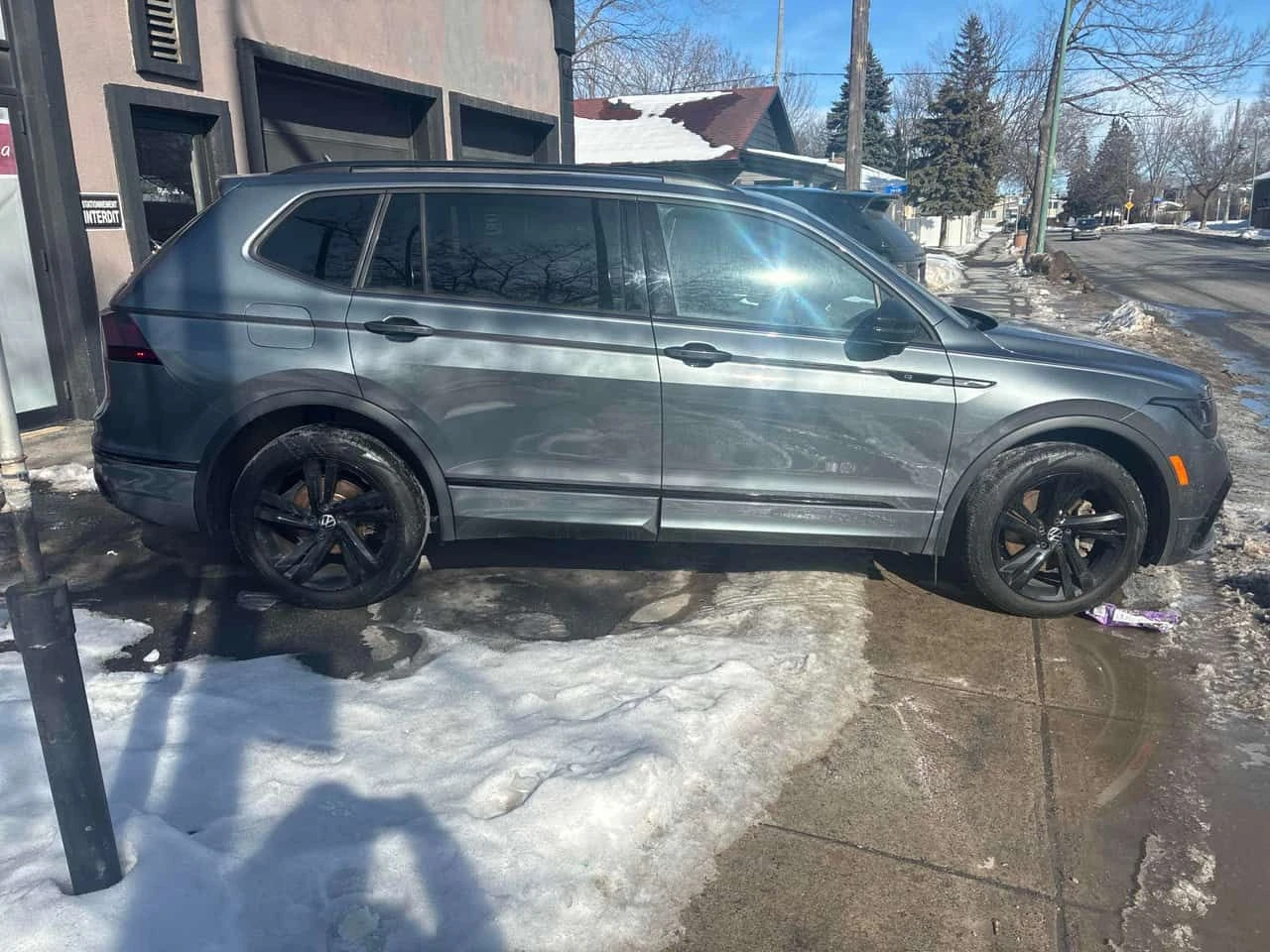 VW Tiguan Comfortline R Line Black Edition  CARFAX - изображение 3