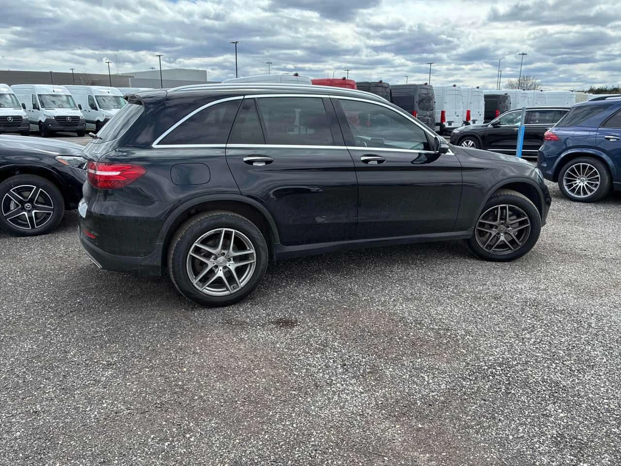 Mercedes-Benz GLC 300 4MATIC * ГЛАВНО ПРЕДСТАВИТЕЛСТВО НА MERCEDES* , снимка 4 - Автомобили и джипове - 54398201