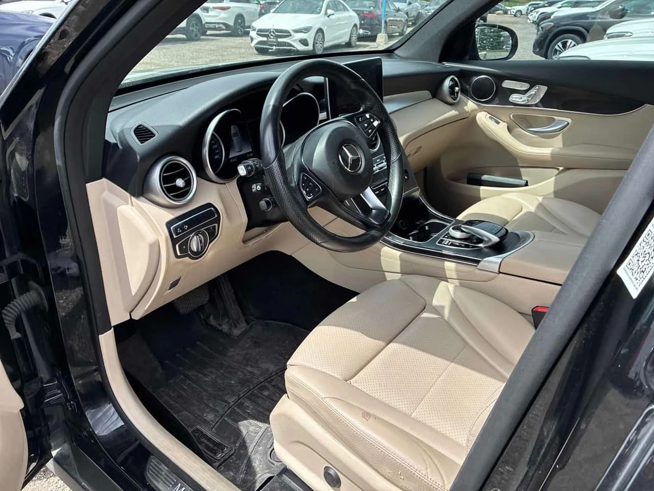 Mercedes-Benz GLC 300 4MATIC * ГЛАВНО ПРЕДСТАВИТЕЛСТВО НА MERCEDES* , снимка 7 - Автомобили и джипове - 54398201