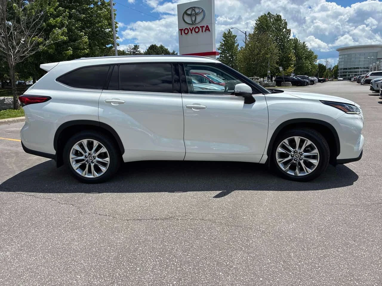 Toyota Highlander * Limited * ОБДУХВАНЕ * ПАНО * JBL * АВТОКРЕДИТ, снимка 3 - Автомобили и джипове - 55131004