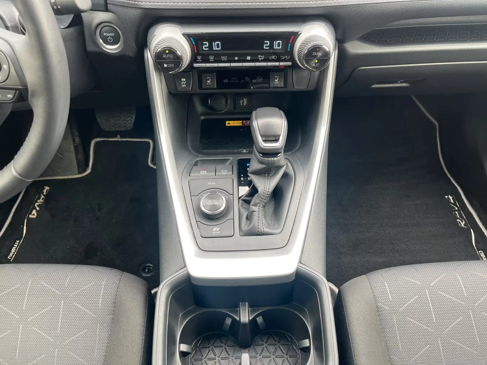 Toyota Rav4 HEV/222HP/4X4/CAM/LED/CPLAY/KLESS/537q, снимка 12 - Автомобили и джипове - 55434369