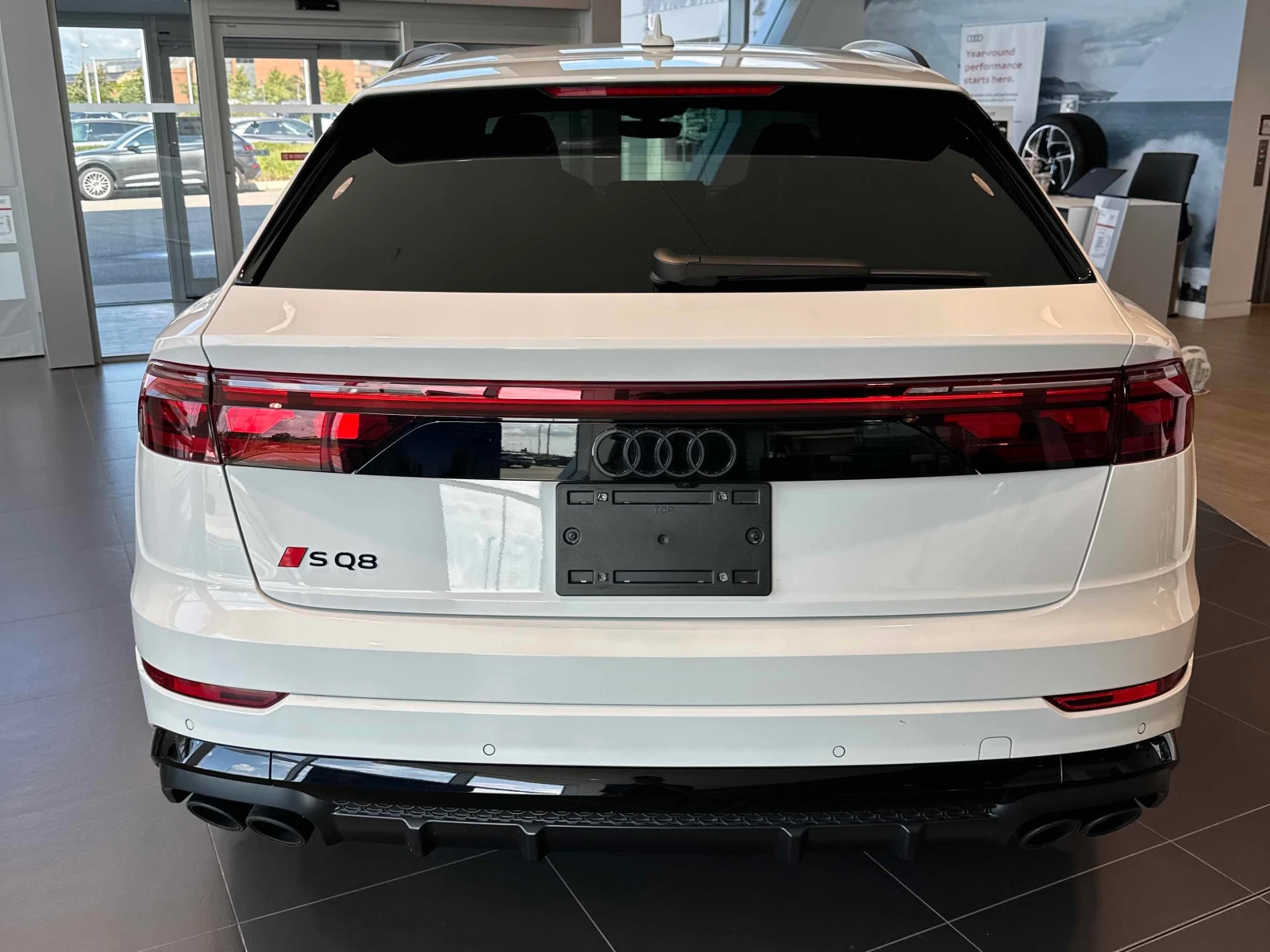 Audi SQ8 * 4.0 TFSI quattro * CARFAX * ОПЦИЯ ЗА ФИНАНСИРАНЕ, снимка 4 - Автомобили и джипове - 56156368