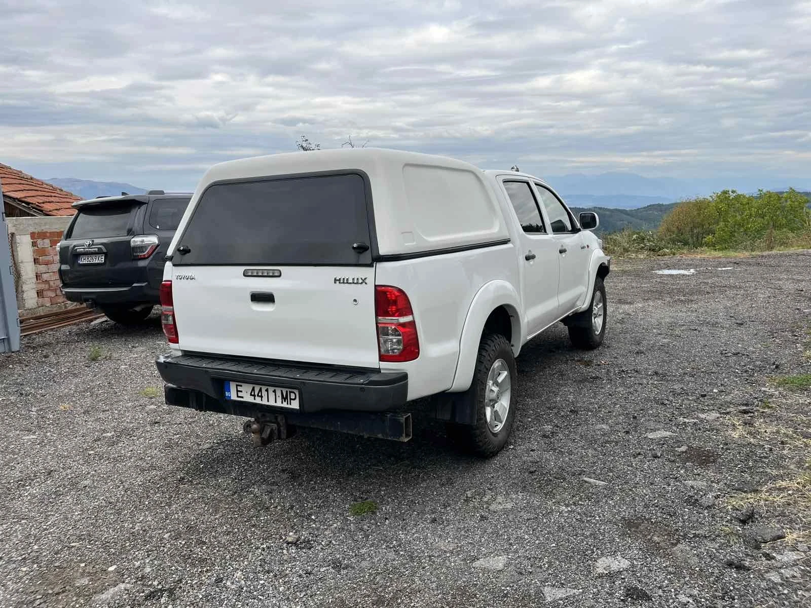 Toyota Hilux 2.4 D-4D 4x4, снимка 6 - Автомобили и джипове - 56234470
