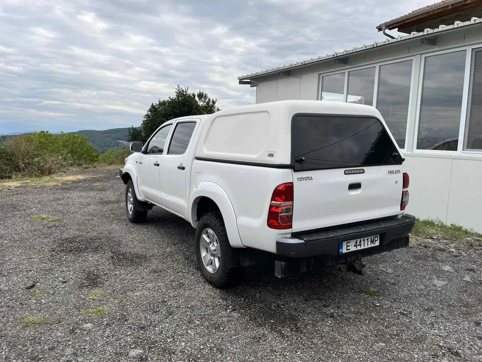 Toyota Hilux 2.4 D-4D 4x4, снимка 5 - Автомобили и джипове - 56234470