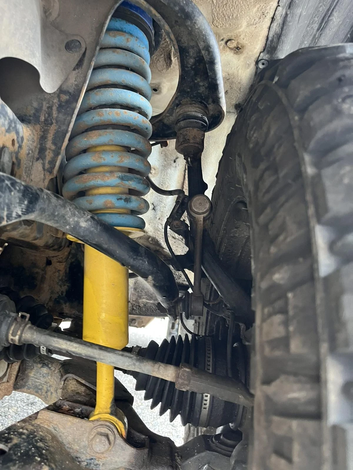 Toyota Hilux 2.4 D-4D 4x4, снимка 9 - Автомобили и джипове - 56234470