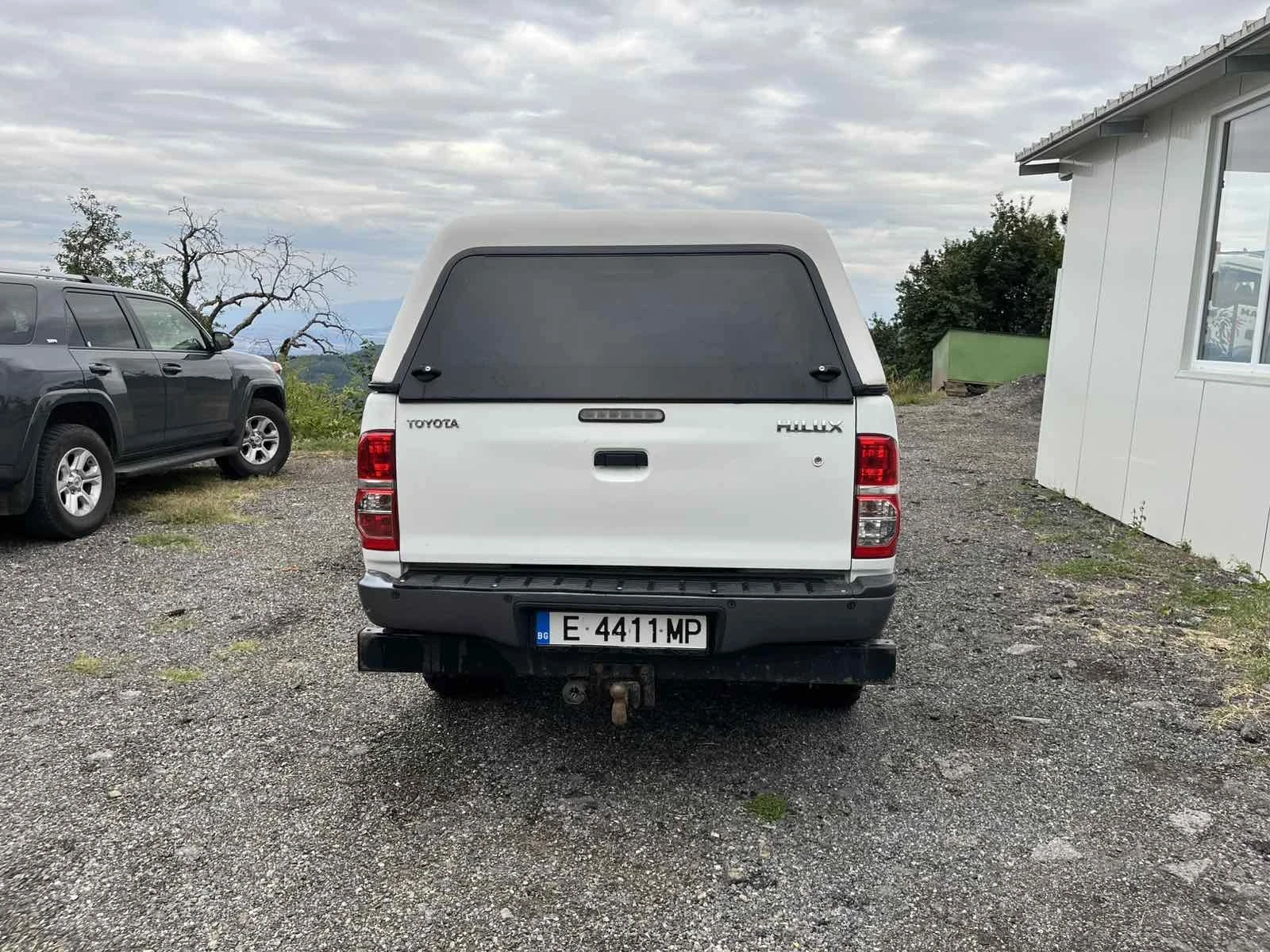 Toyota Hilux 2.4 D-4D 4x4, снимка 7 - Автомобили и джипове - 56234470