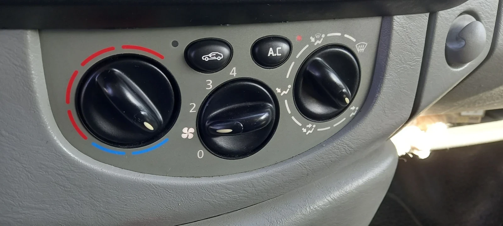 Renault Trafic 1.9 CDTI - изображение 7